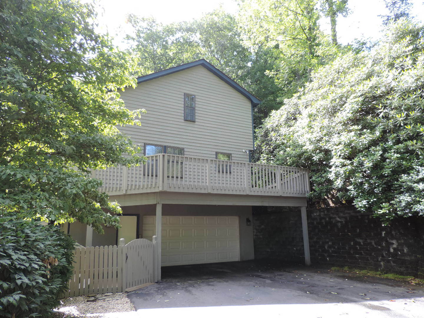 3/2 in Teaberry Hills With Long-Range Views From The Wrap Around Deck! – photo 1
