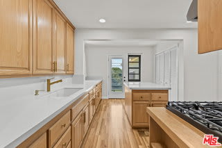 7212 West 91st Street – photo 4
