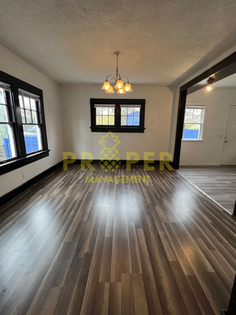 2 Bedrooms 1 Bathroom House – photo 3