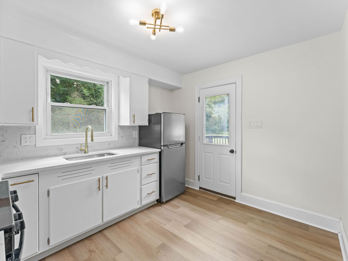 Charming Renovated Home with Modern Updates & Spacious Yard – photo 2