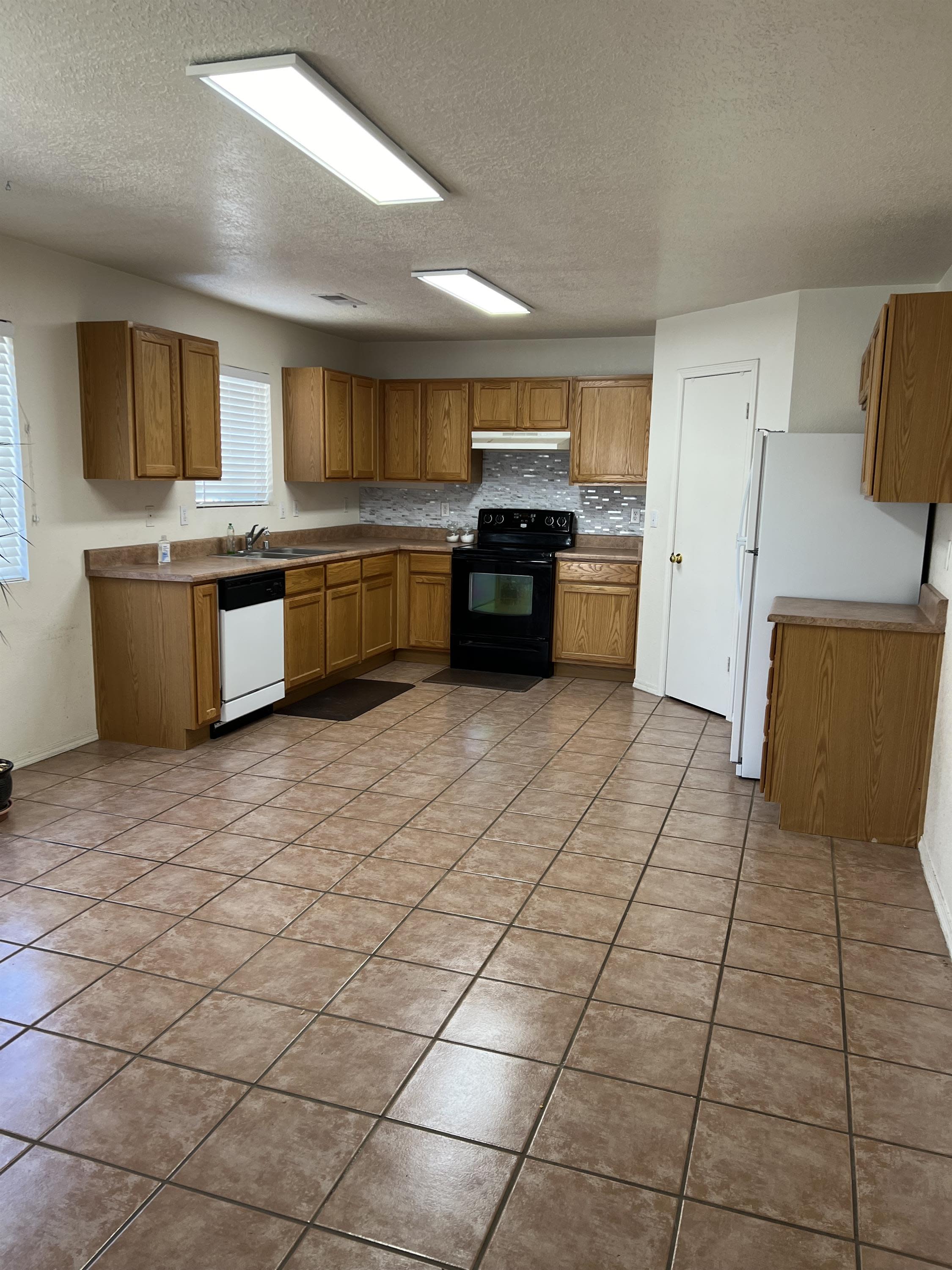 504 De Soto Street Southeast – photo 4