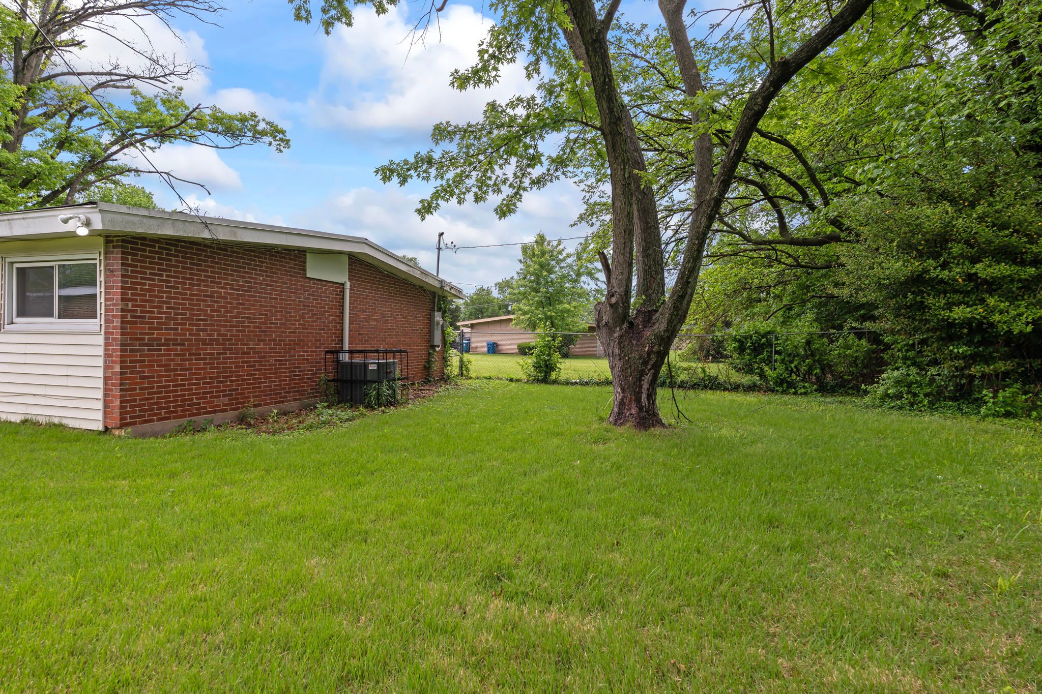 6452 Evergreen Blvd – photo 3