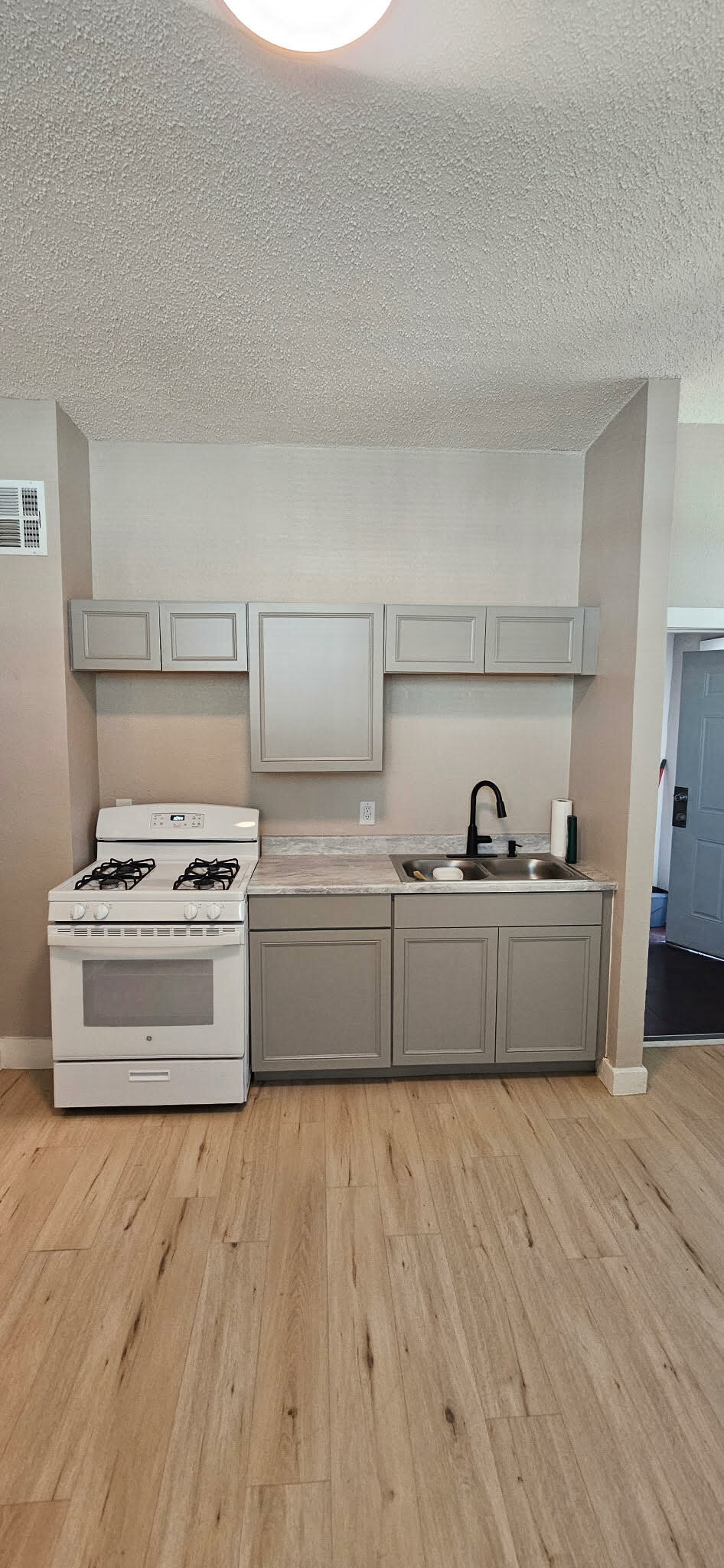 131 Newman Street – photo 3