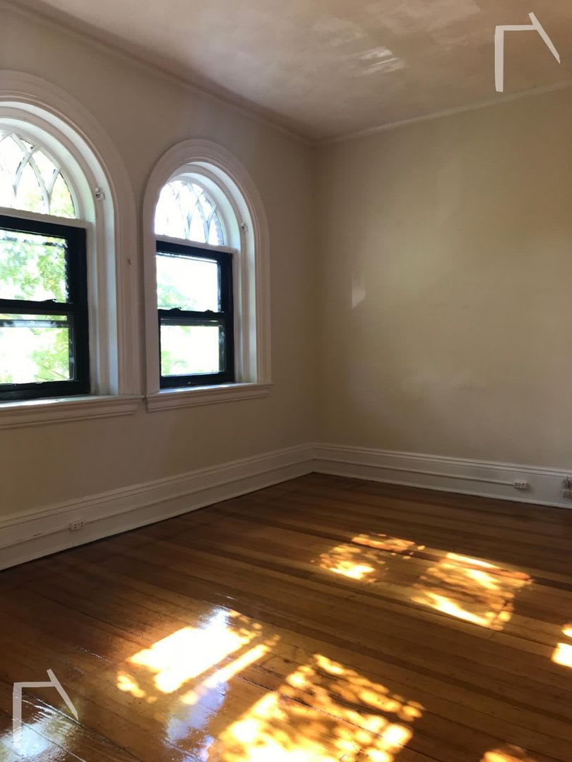 Charming 2 Bedroom No Broker Fee – photo 4