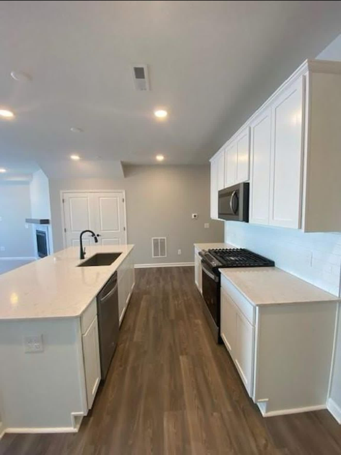 4810 Airlake Dr – photo 2