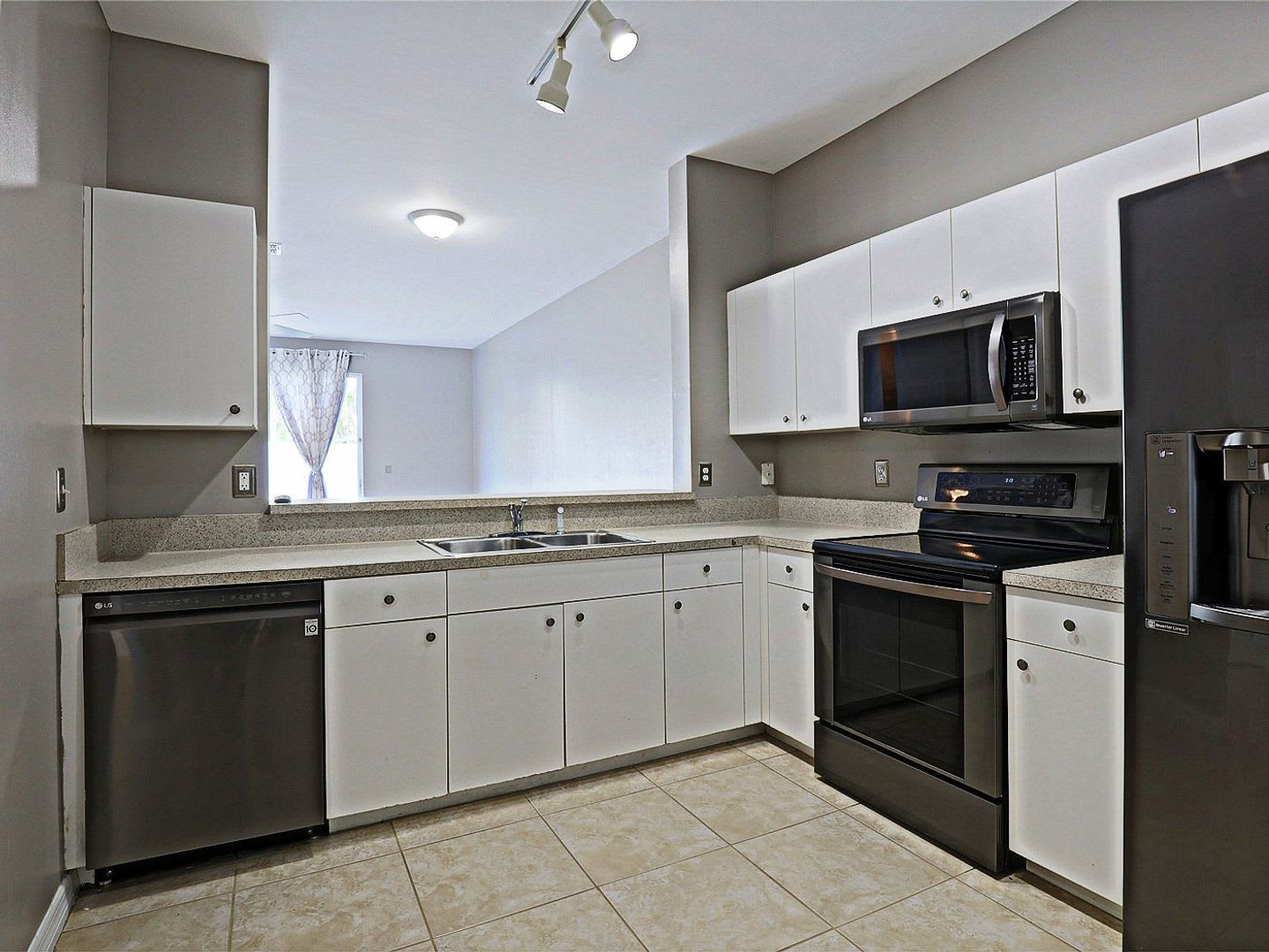 Forest Lake Townhomes 3605-107 – photo 5