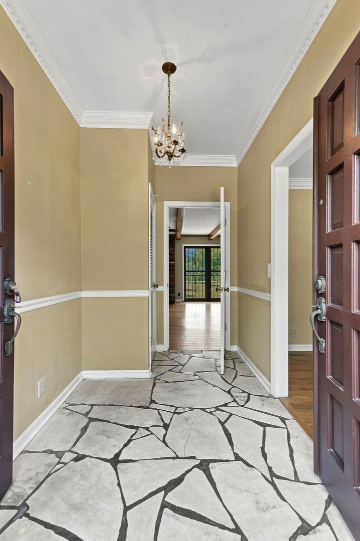 Rare Brentwood Rental Available – photo 5