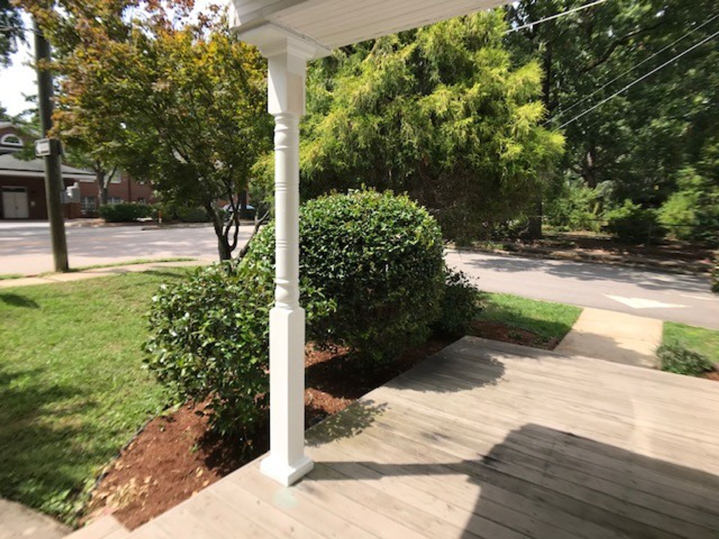 Adorable Inside the Beltline bungalow with lots of charm! – photo 3