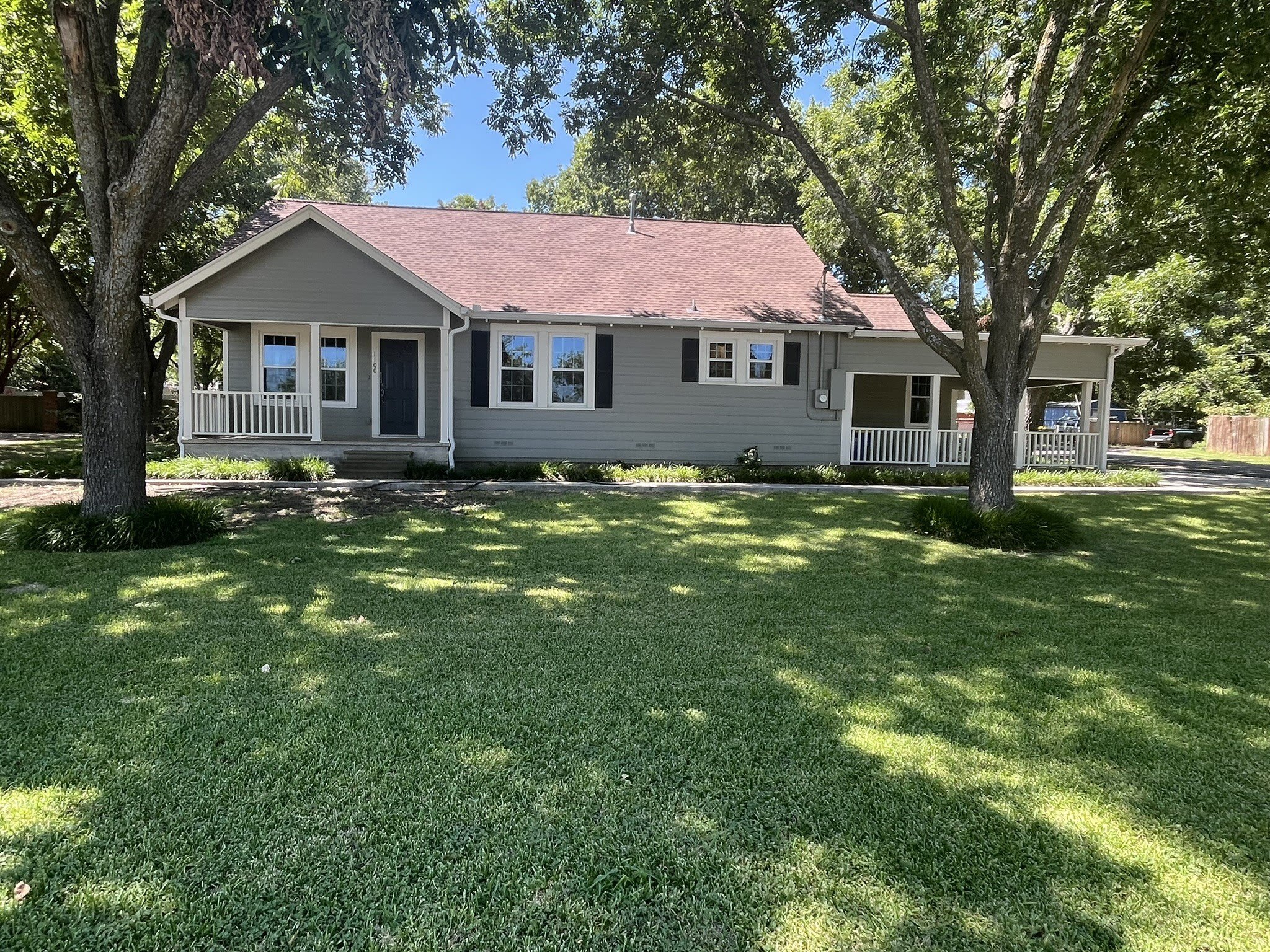 1100 E Franklin Street – photo 1