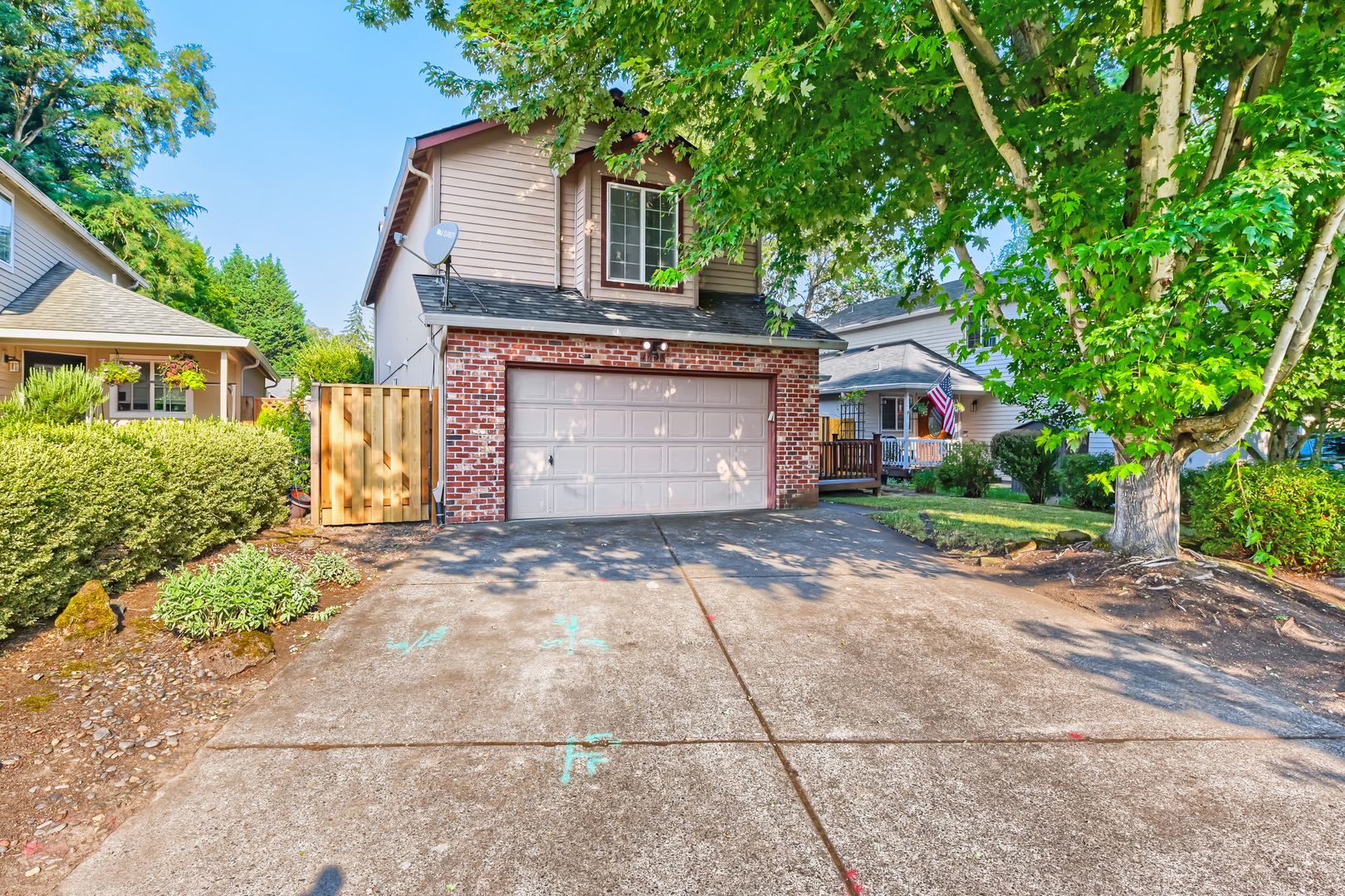 3BR + 2.5BA Two-Story Home — 2-Car Garage, Fenced Yard & Large Deck on a Cul-de-Sac (Beaverton / Aloha) – photo 2