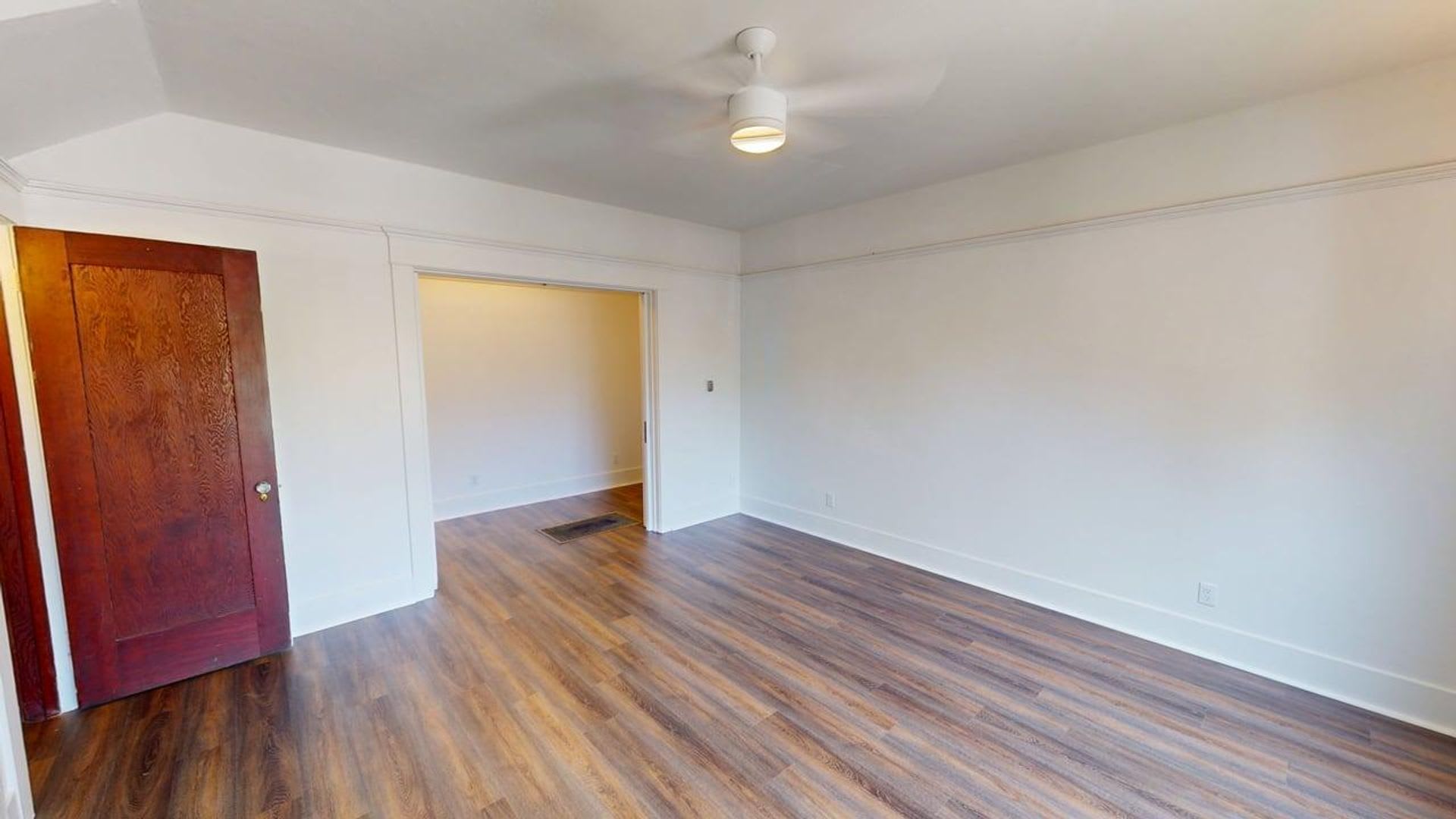 Upstairs One Bed One Bath at the Charming Vanderbilt Apartments! – photo 5