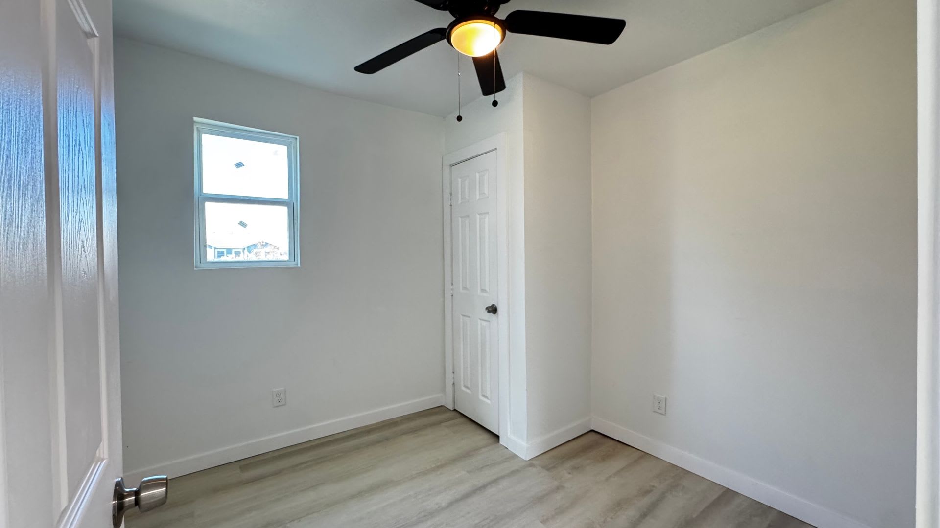 2BD APARTMENT WITH WATER PAID!! – photo 3