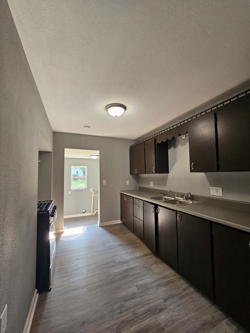 3 Bedroom 1 Bathroom Large Lot Pets Welcome – photo 5