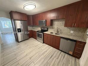 2742 Southwest 32nd Avenue – photo 4
