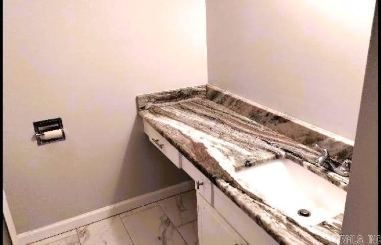 1601 N Bryant – photo 4