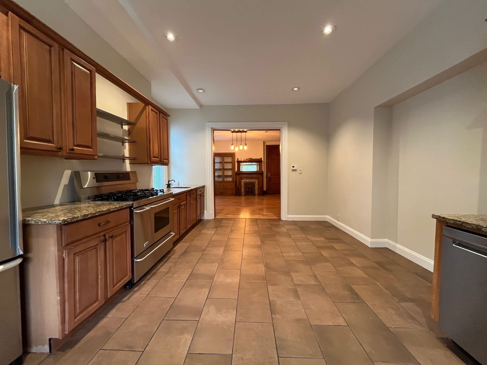 347 Stratford Avenue 1 – photo 2