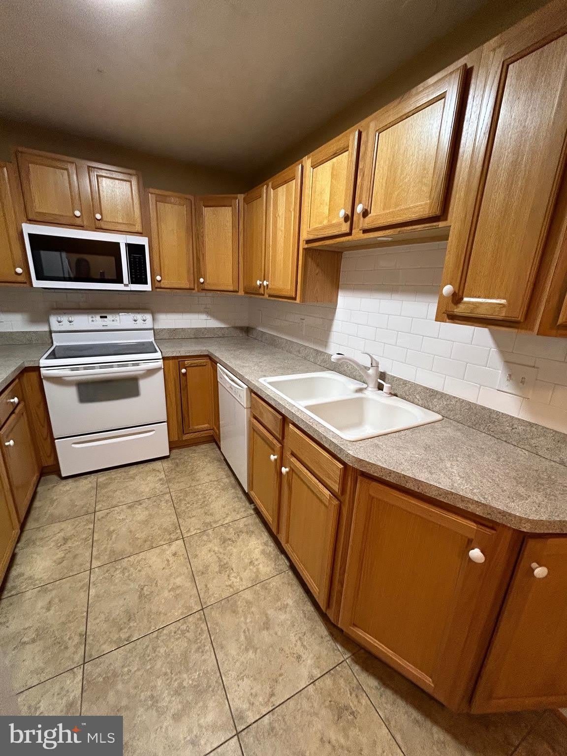 140 Lexington Court – photo 5