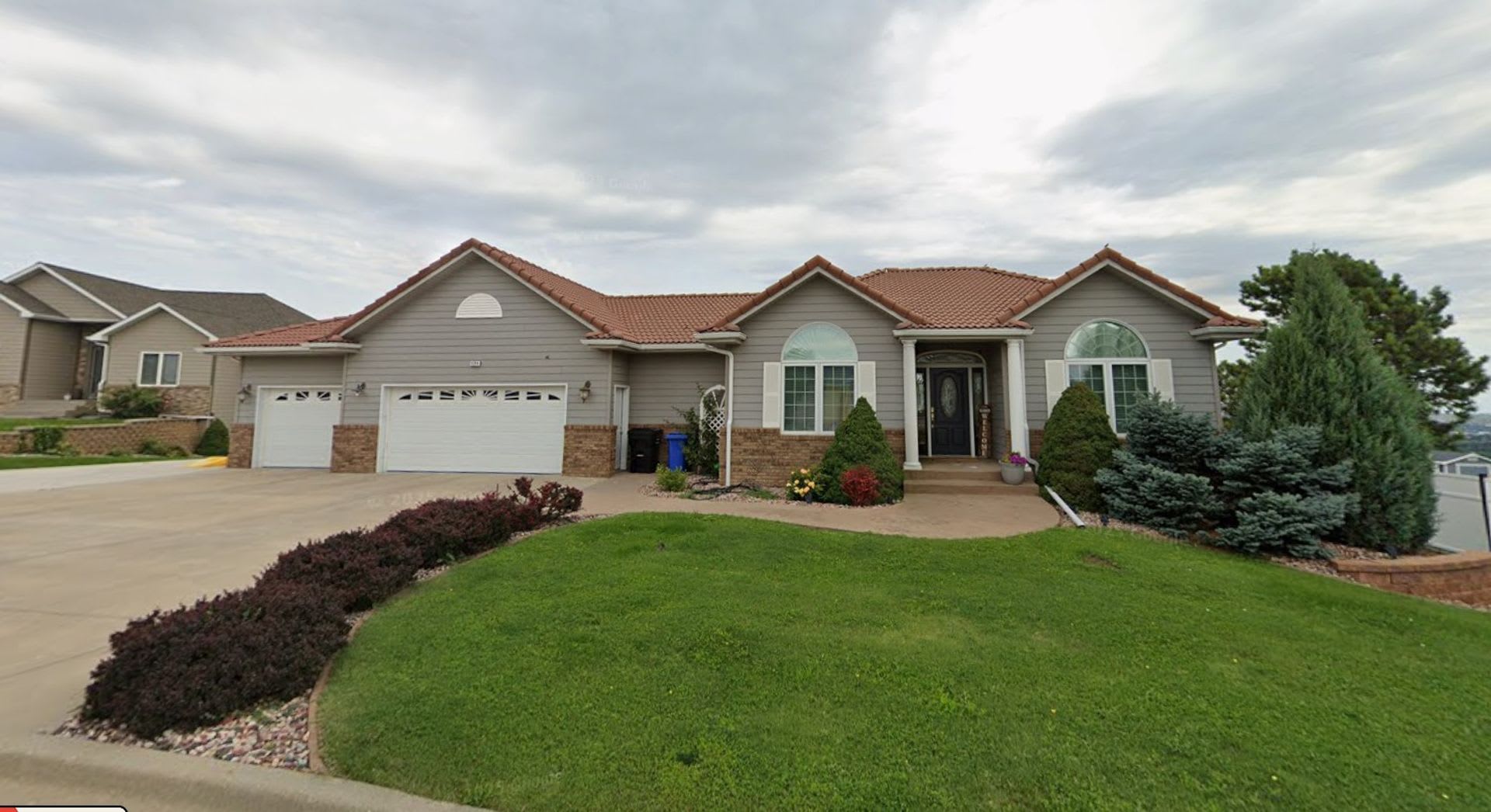 ~Applications Pending~ Beautiful Five-Bedroom, Three-Bathroom Home for Rent – photo 1