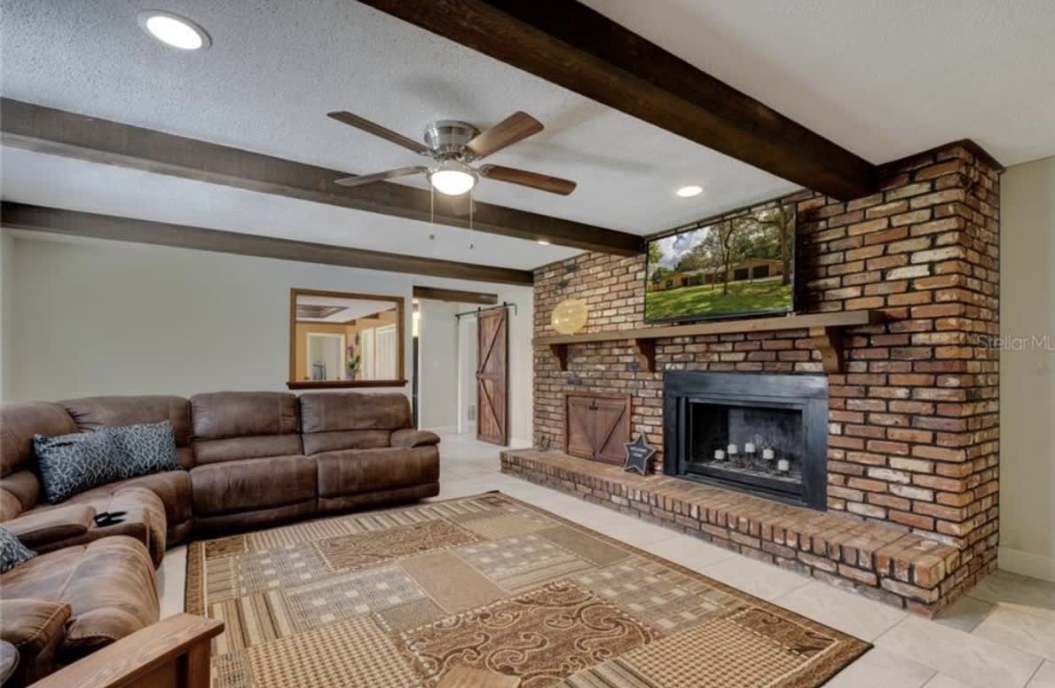 1439 Hillway Road – photo 3