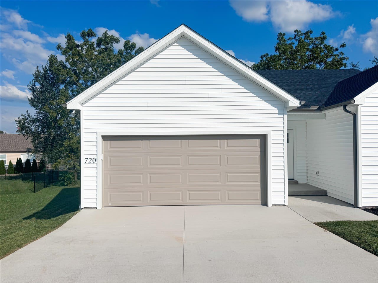 720 Alexander Way – photo 2