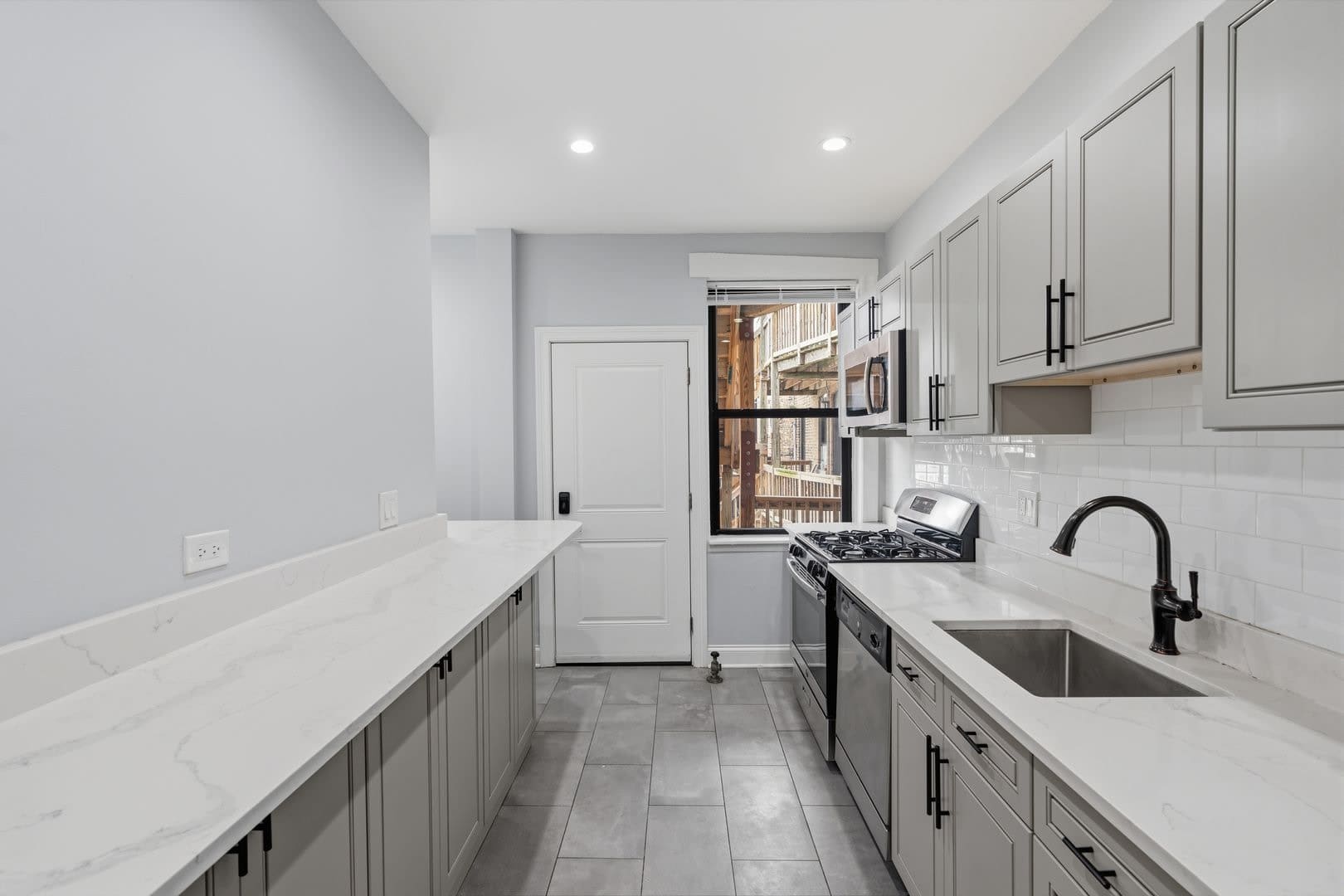 4707 N Albany Ave – photo 2