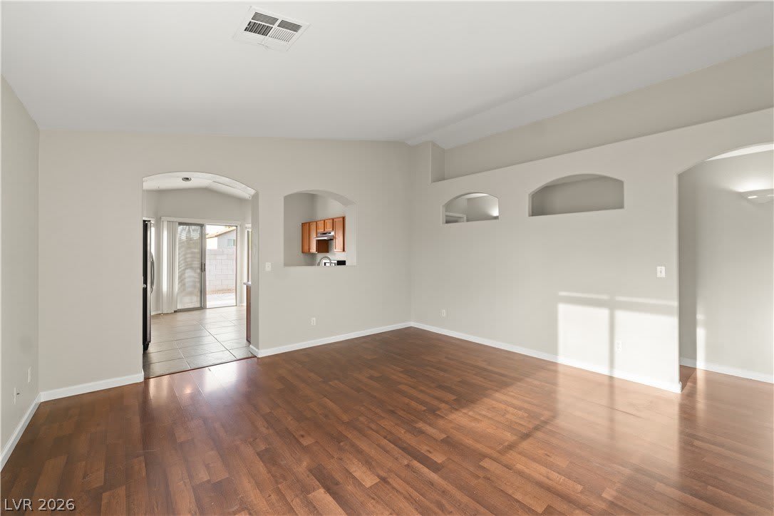 1070 Ashwood Bay Avenue – photo 4