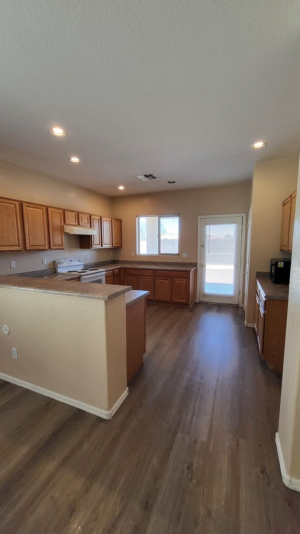 Beautiful plank flooring in this 4 bedroom home in Avondale – photo 4