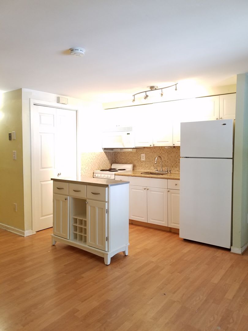 Adorable second level Studio Condo available mid September! – photo 5