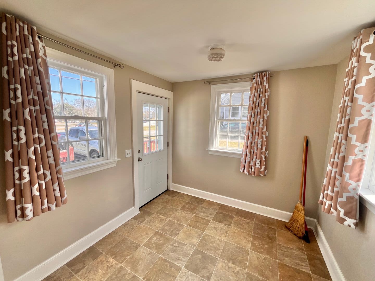 Single Family Cape House in Portsmouth, NH – photo 2