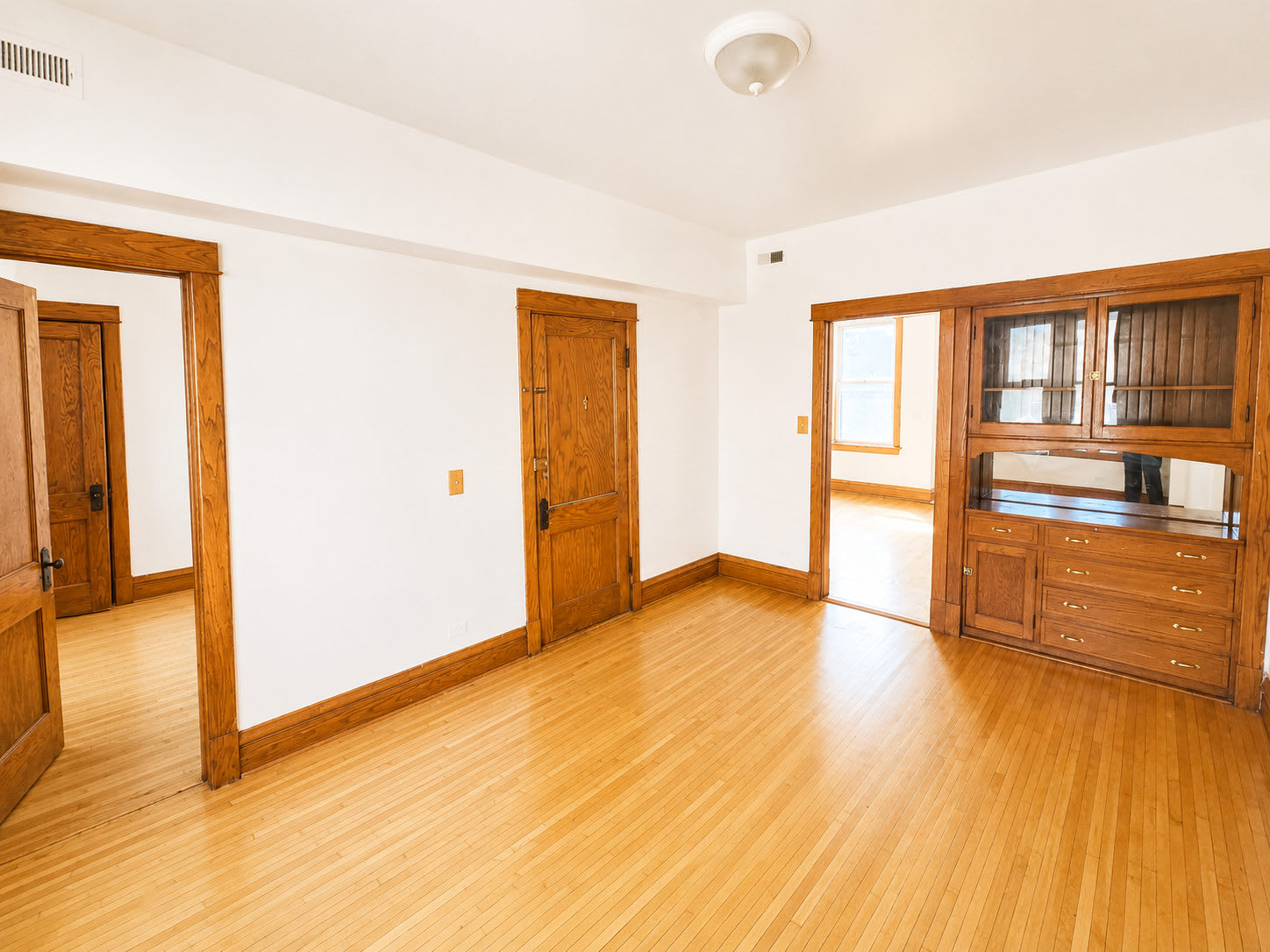 1946 North Kimball Avenue – photo 4