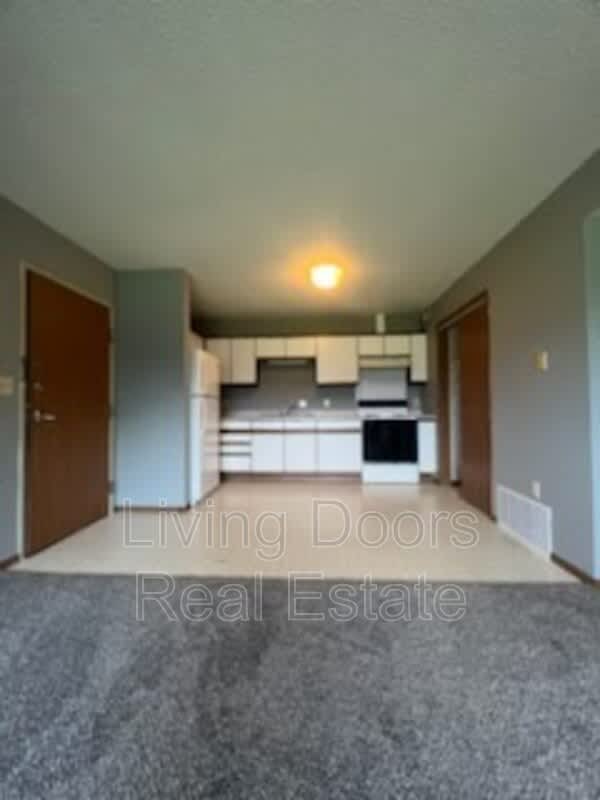 607 S. Washington St – photo 4