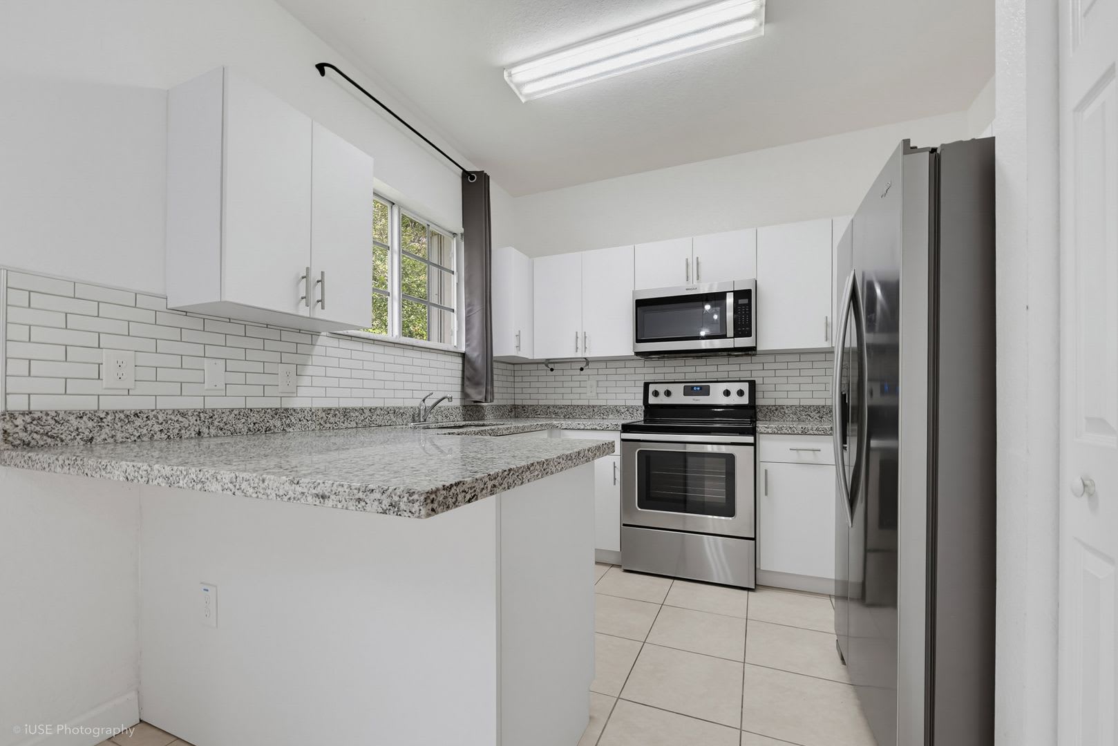 Modern 3 Br 2 Ba Condo In Gated Caribbean Isles Available Now – photo 3