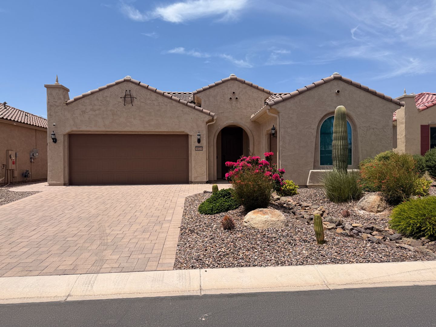 2 Bed 2 Bath + Den Long-Term Rental in Anthem at Merrill Ranch! – photo 1