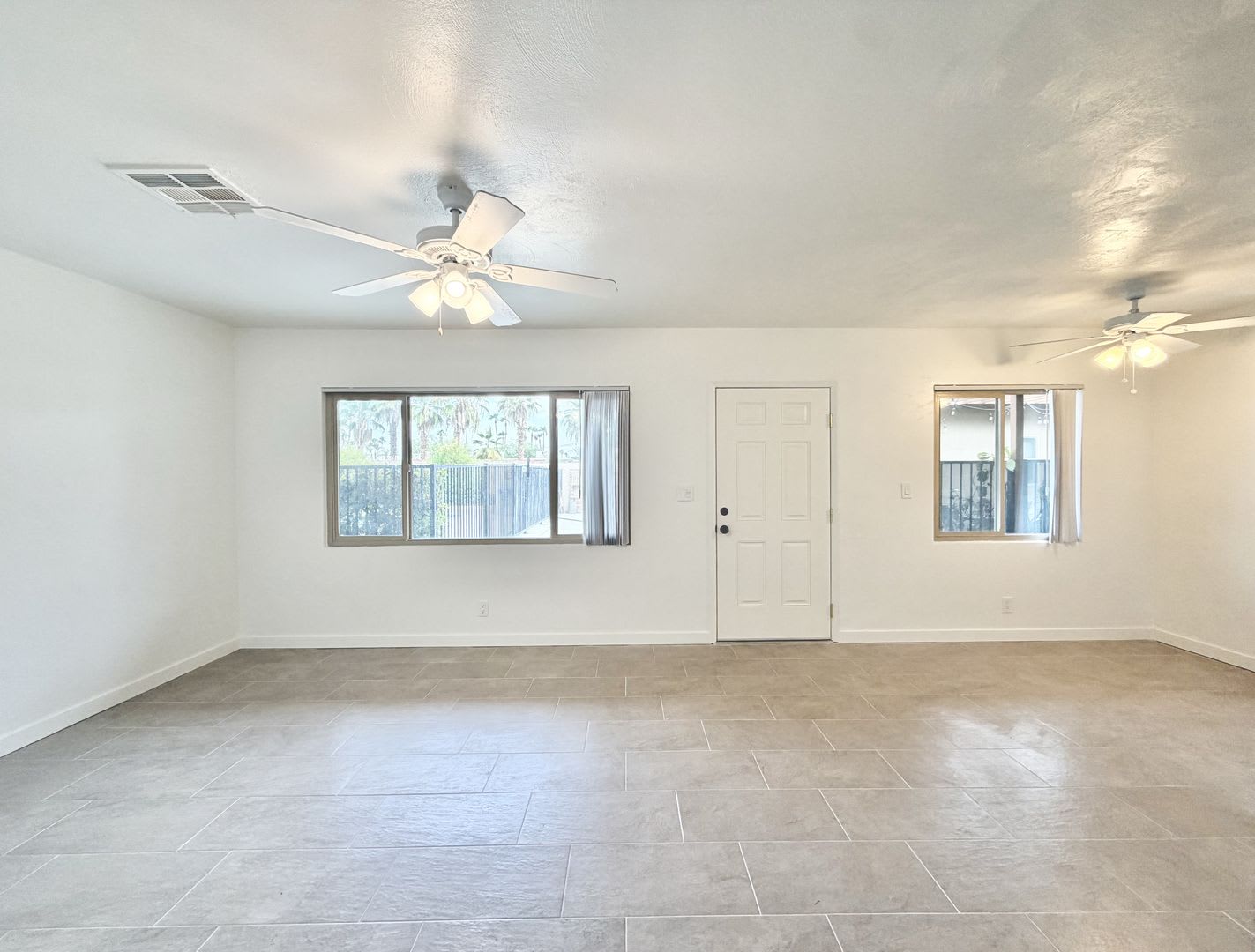 AVAILABLE NOW!! 1 Bedroom, 1 Bathroom Apartment in Palm Springs! – photo 2
