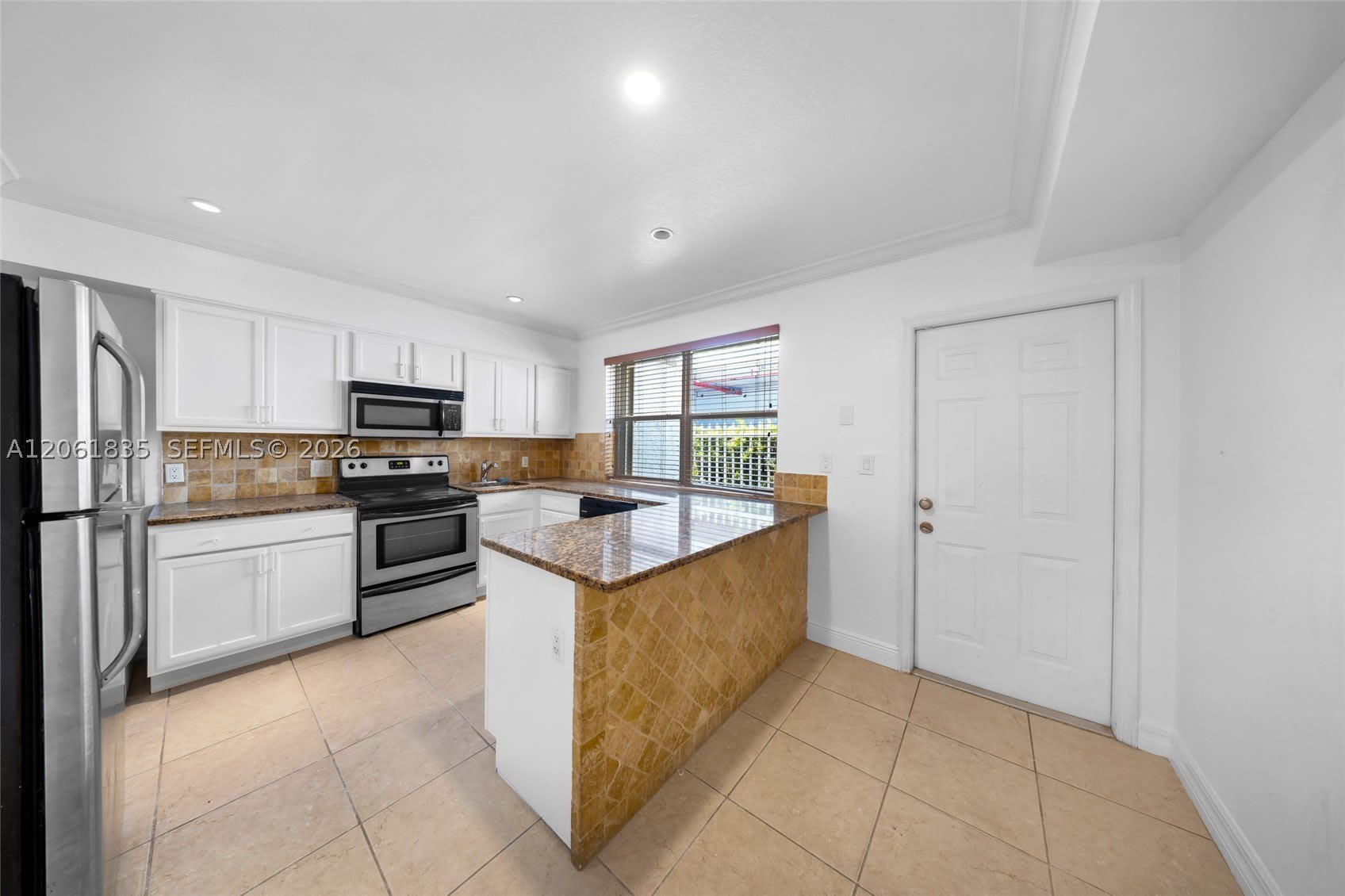 7801 HISPANOLA AV – photo 5
