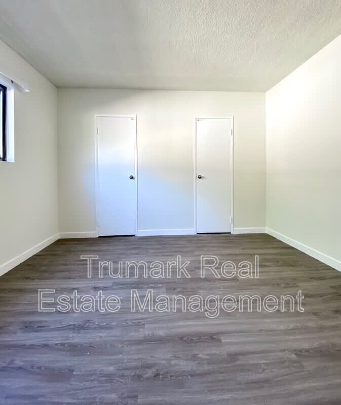 585 E Washington Blvd – photo 3