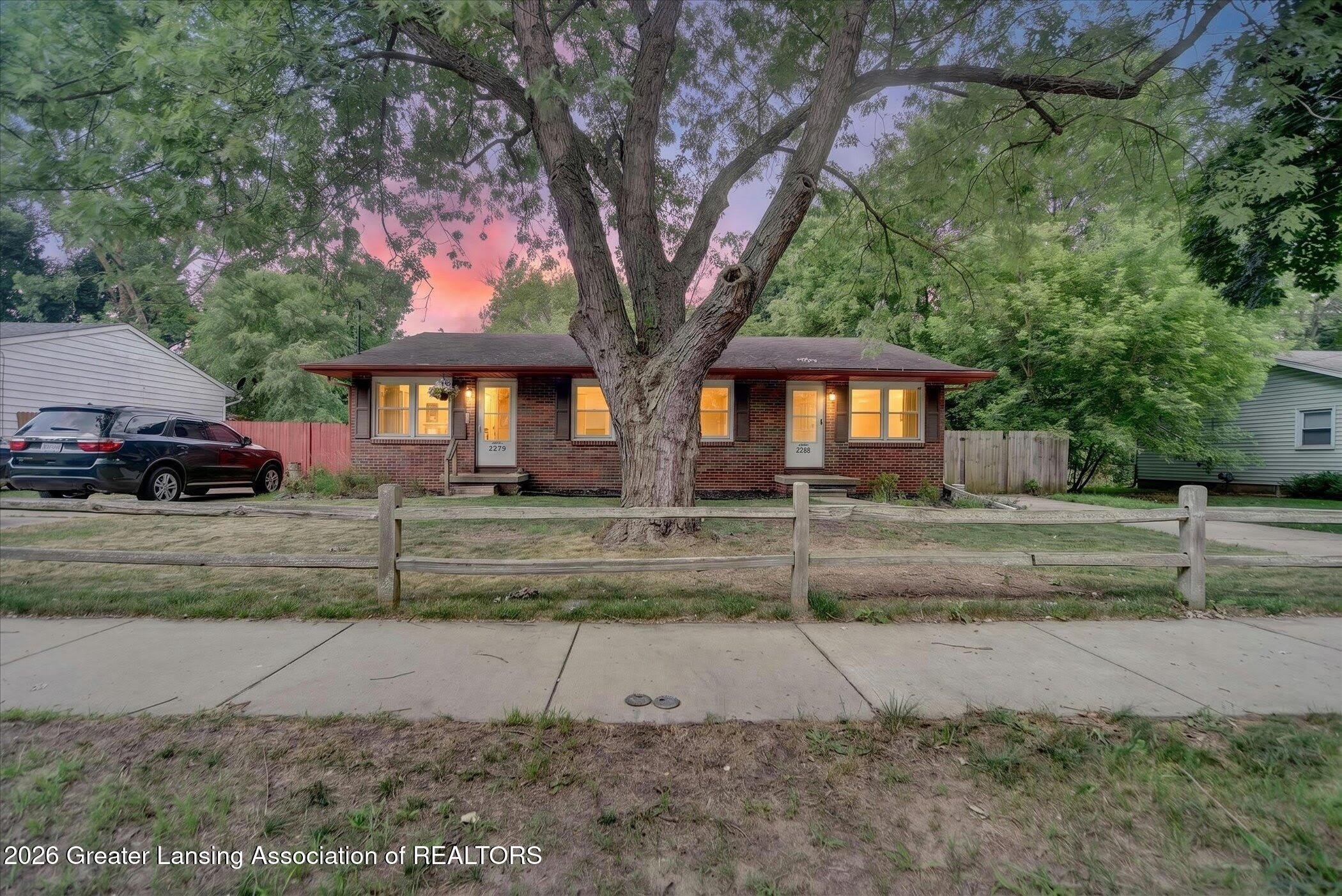 2281 N Vernon Avenue – photo 1