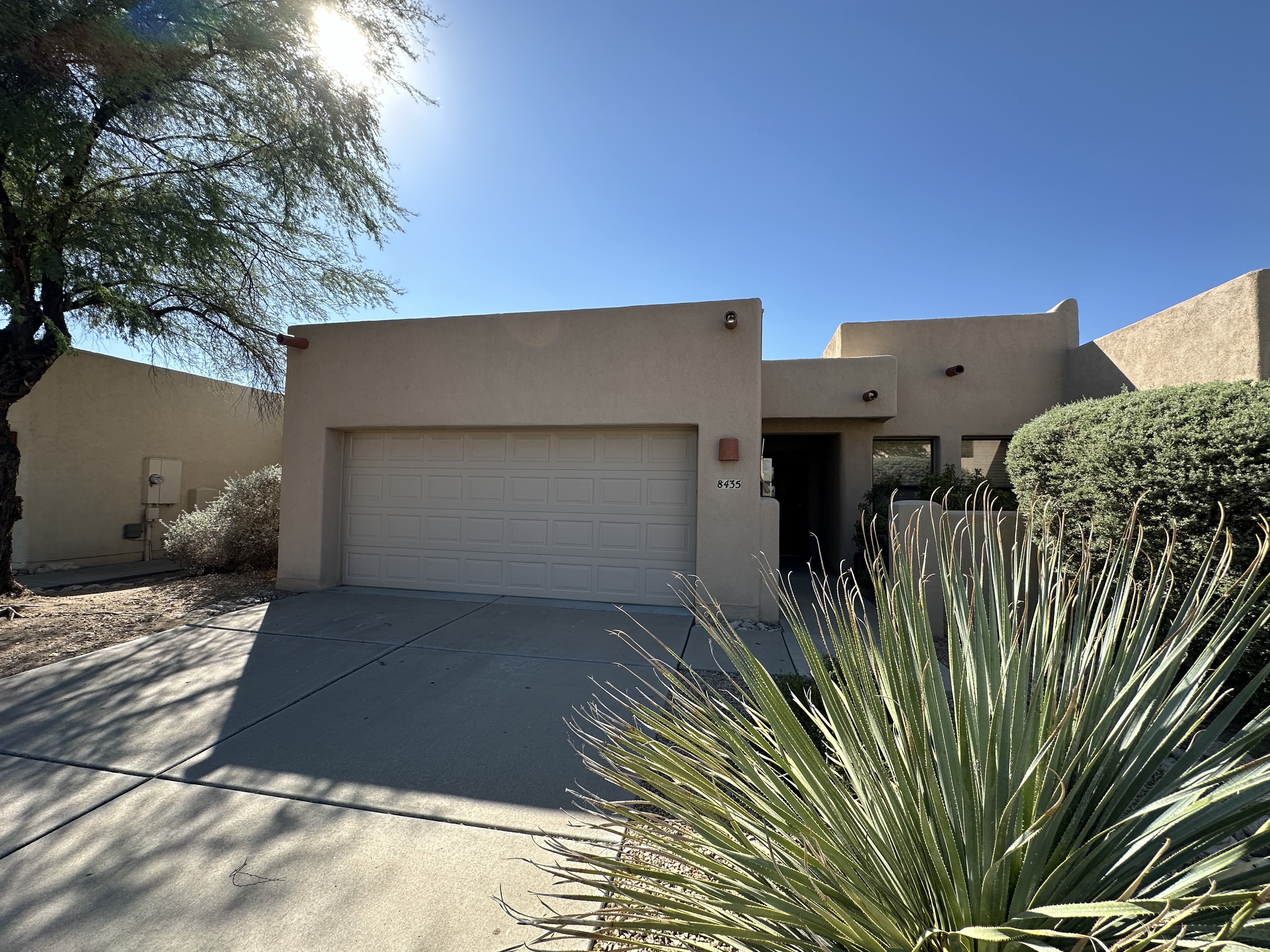 8435 N Hanks Pl – photo 2