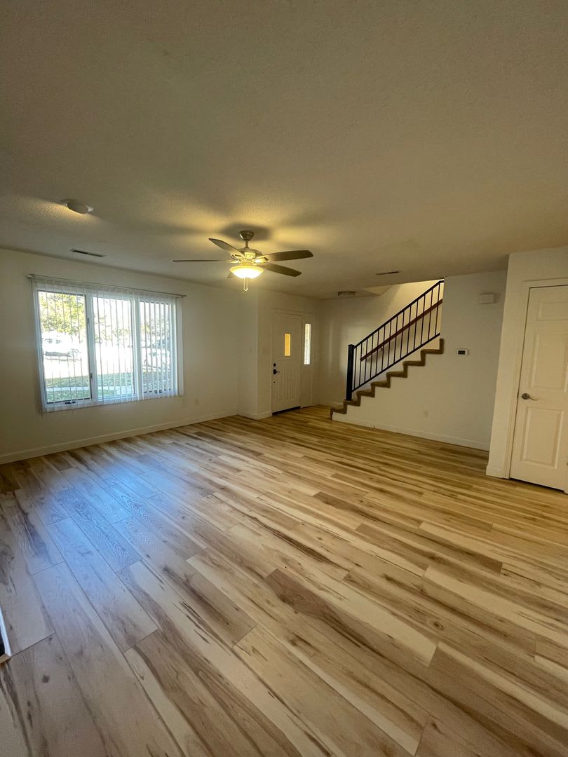 4 bed 3.5 bath Townhouse – photo 4