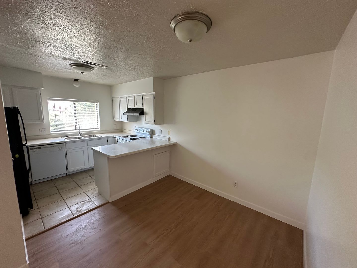 3 Bed/2 Bath End Unit – photo 5