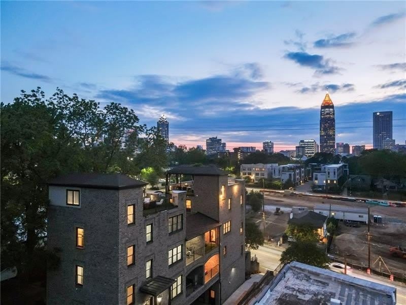 631 Boulevard NE – photo 4