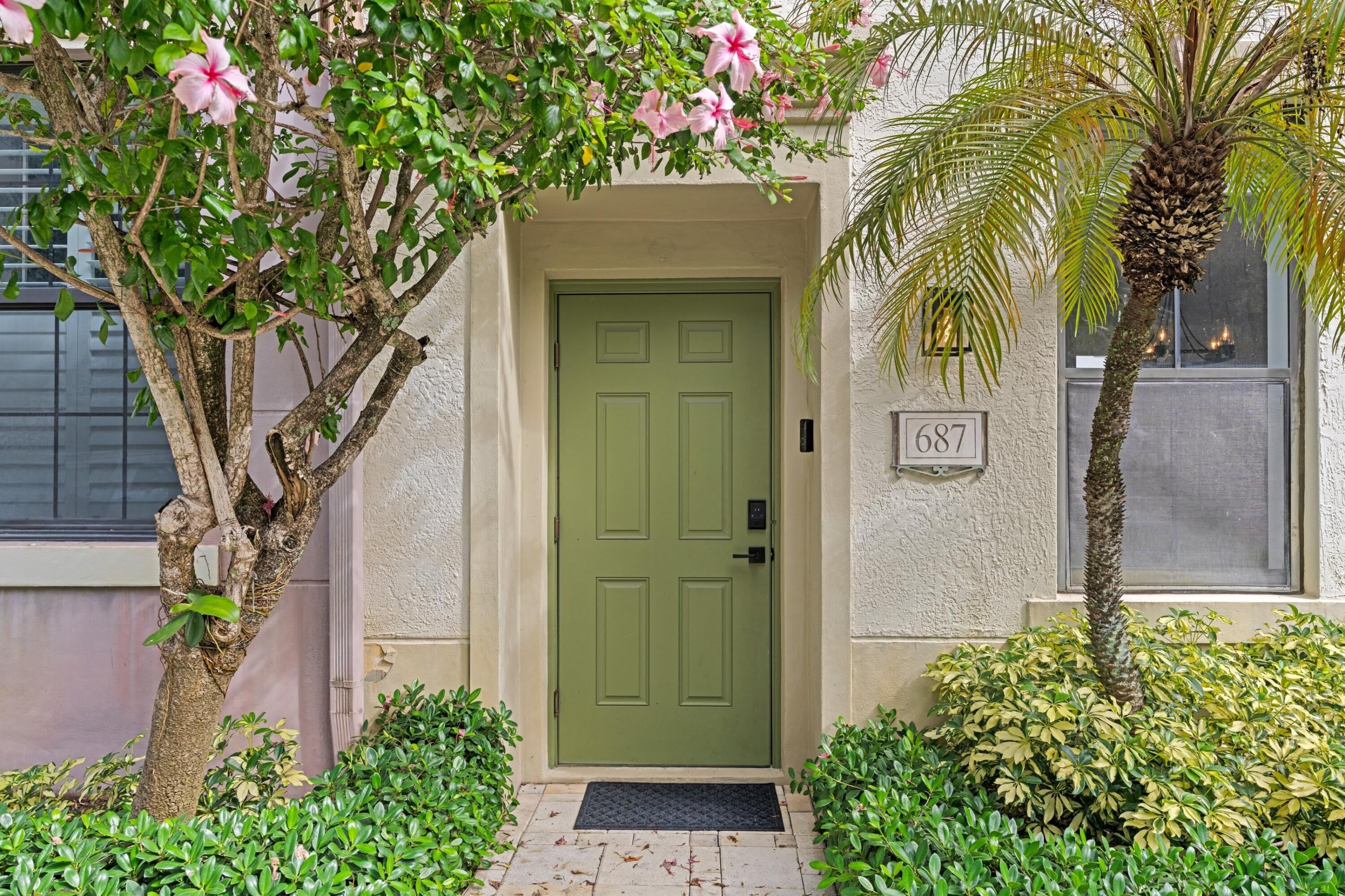 687 Hibiscus Street – photo 3