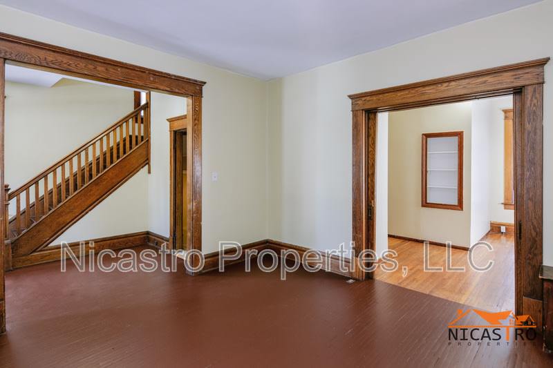 2064 Indianola Avenue – photo 5