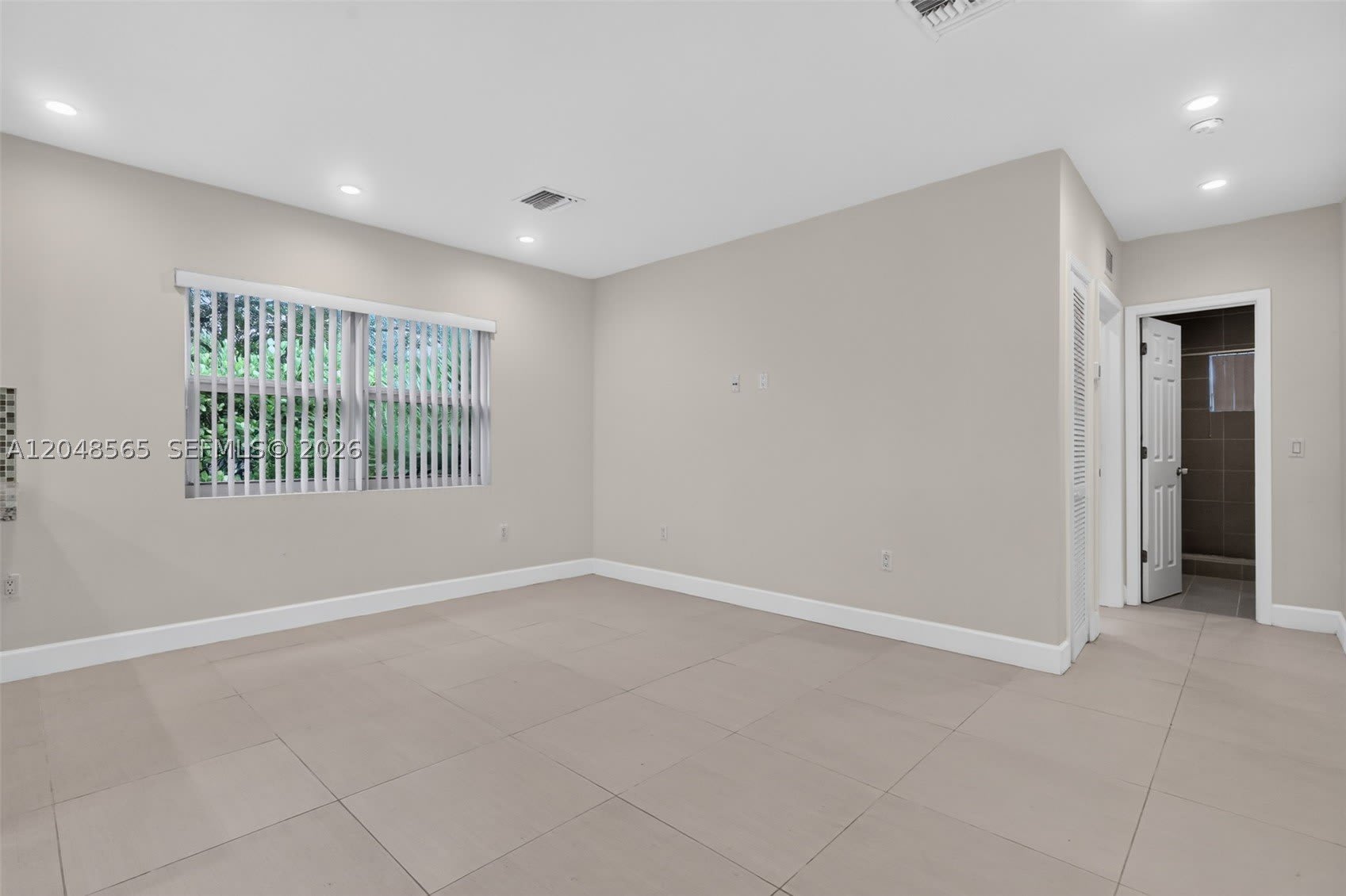 12800 NE 11th Ave – photo 5