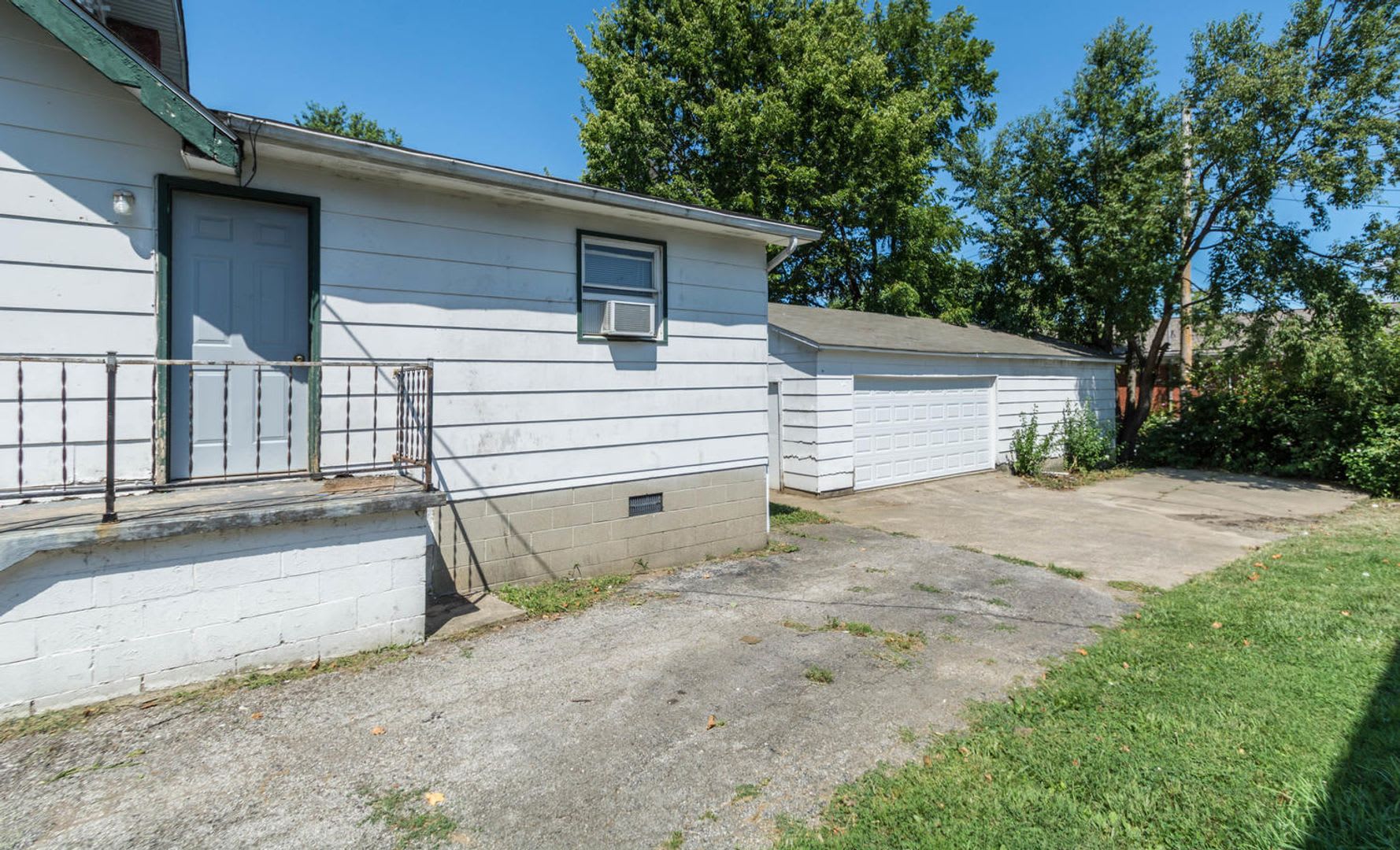 409 E 16Th 4Bed 2Bath Huge Garage Space Included – photo 3
