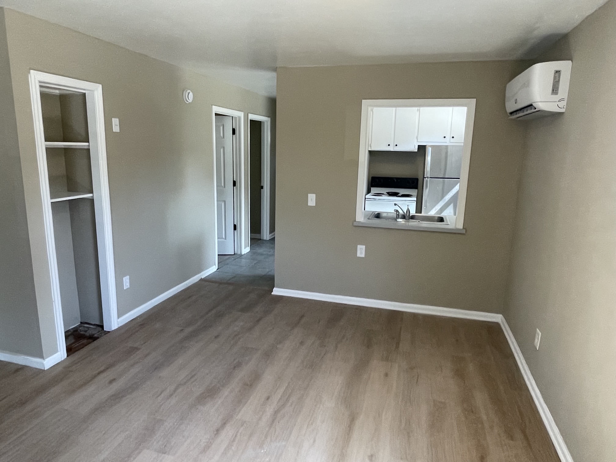521 Swann Street – photo 4