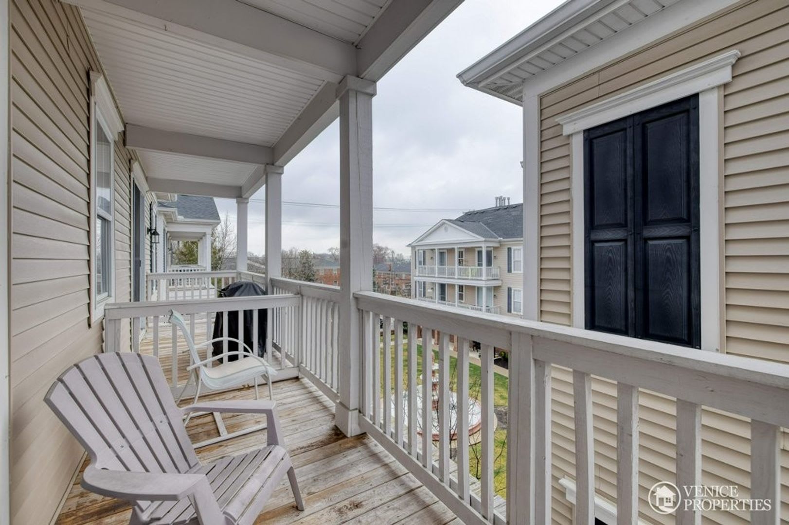 Three Bedroom with Garage near Grandview – photo 1