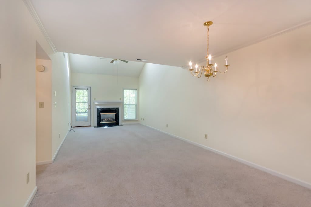 Charming 3-Bedroom Townhome in Sought-After Forest Lakes South! – photo 3