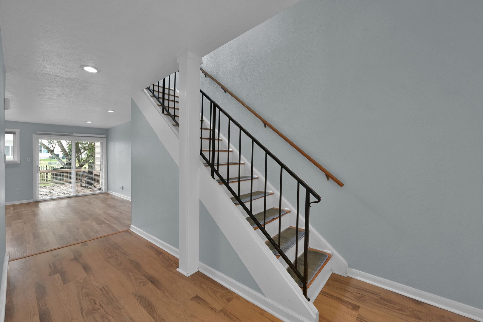 Inviting Townhouse in Walden – photo 2