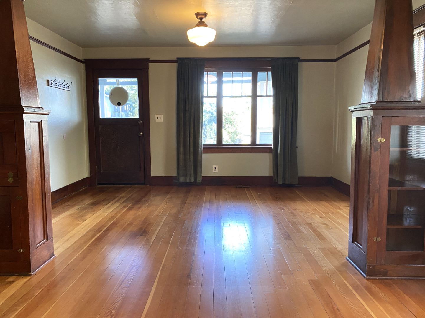 Craftsman Bungalow with Utilities – photo 4